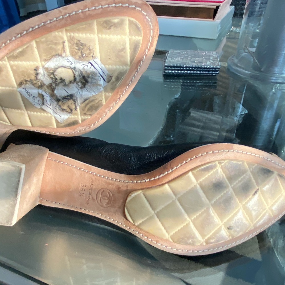 CHANEL Black and Gold Leather Ballet Flats - Picture 8 of 11